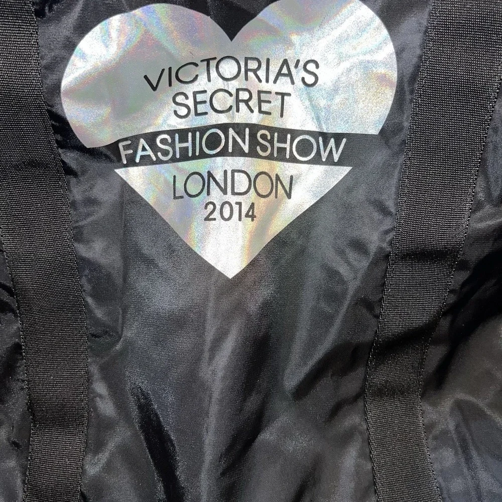 Victorias Secret London Fashion Show 2014 Black Tote Duffle Bag Hologram w/Pouch